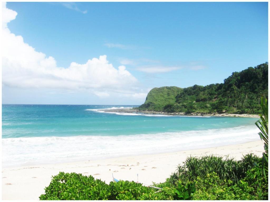 Blue Lagoon Inn And Restaurant, Pagudpud Mabubua Bagian luar foto